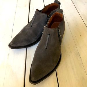 Frye Sacha Cowboy Ankle Boot dark brown suede 8.5 B